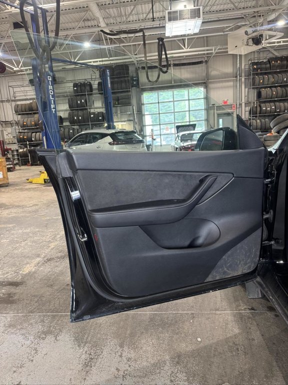 2022 Tesla Model Y Long Range AWD Cuir in Terrebonne, Quebec - 7 - w1024h768px