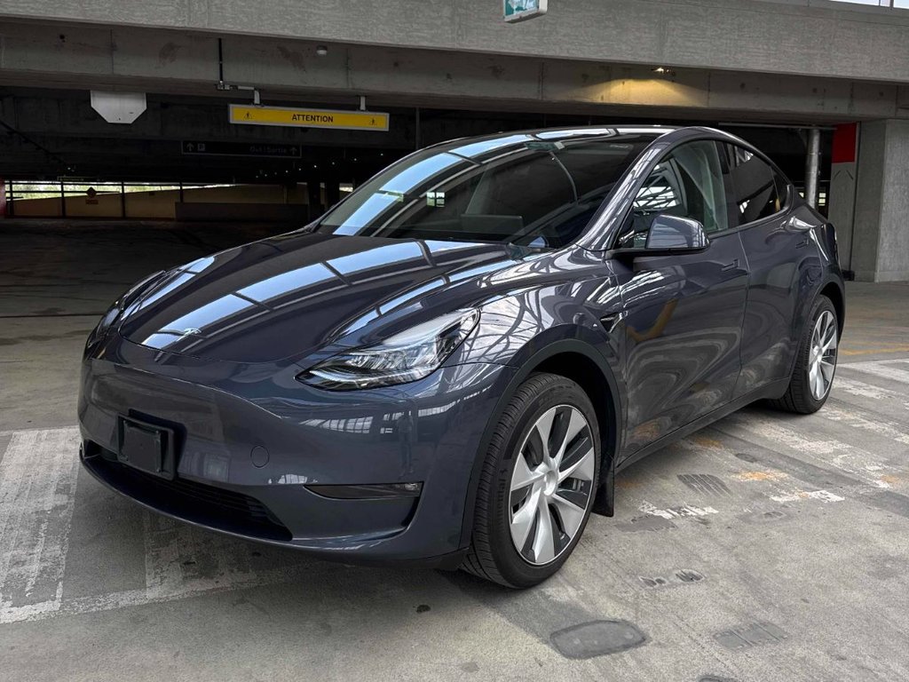 Tesla Model Y Long Range AWD Cuir 2023 à Terrebonne, Québec - 1 - w1024h768px
