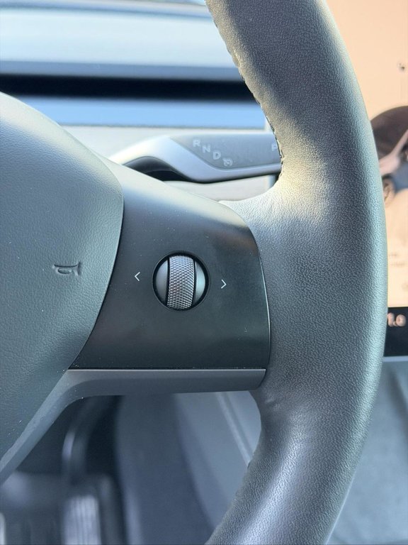 Tesla Model Y Long Range AWD Cuir 2023 à Terrebonne, Québec - 11 - w1024h768px