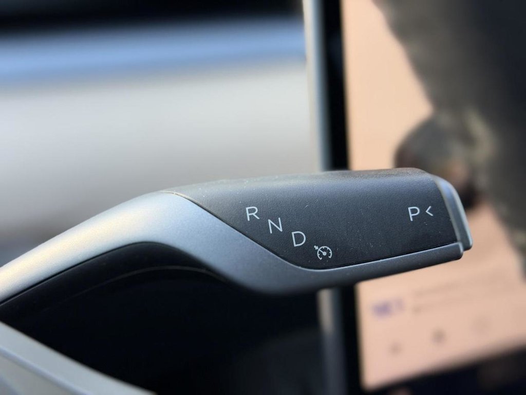 Tesla Model Y Long Range AWD Cuir 2023 à Terrebonne, Québec - 12 - w1024h768px