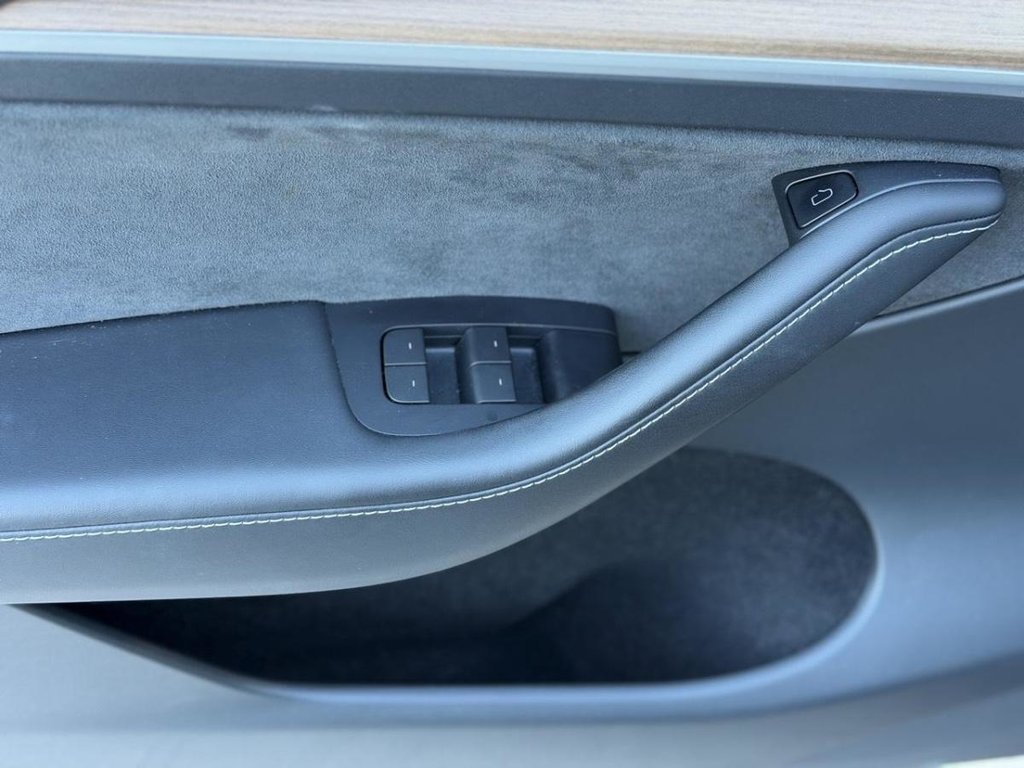 Tesla Model Y Long Range AWD Cuir 2023 à Terrebonne, Québec - 7 - w1024h768px