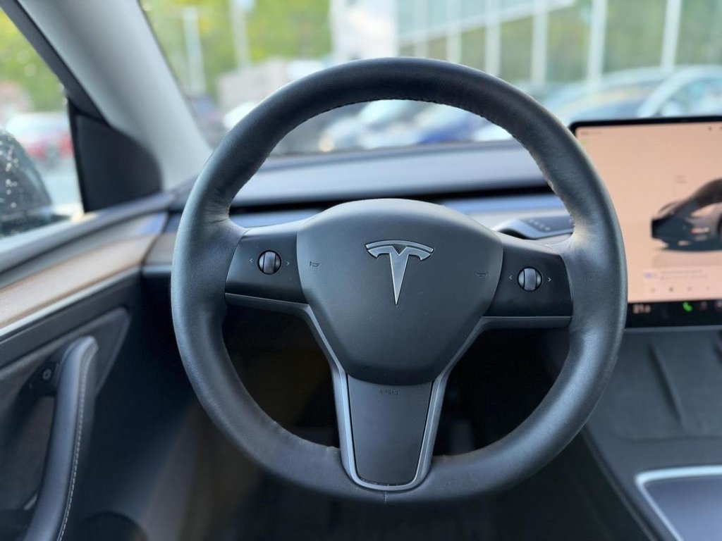Tesla Model Y Long Range AWD Cuir 2023 à Terrebonne, Québec - 16 - w1024h768px