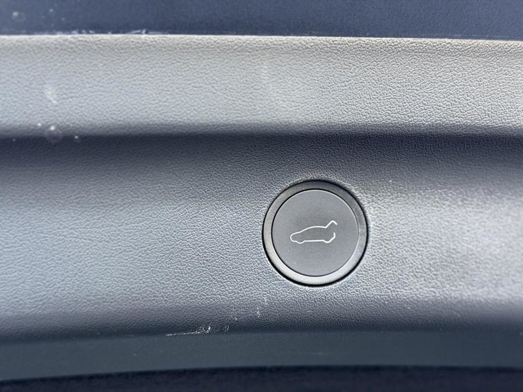Tesla Model Y Long Range AWD Cuir 2023 à Terrebonne, Québec - 20 - w1024h768px