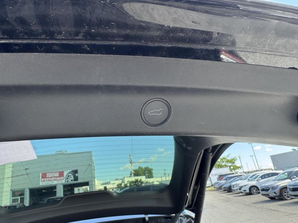 2023 Tesla Model Y Long Range in Terrebonne, Quebec - 15 - w1024h768px