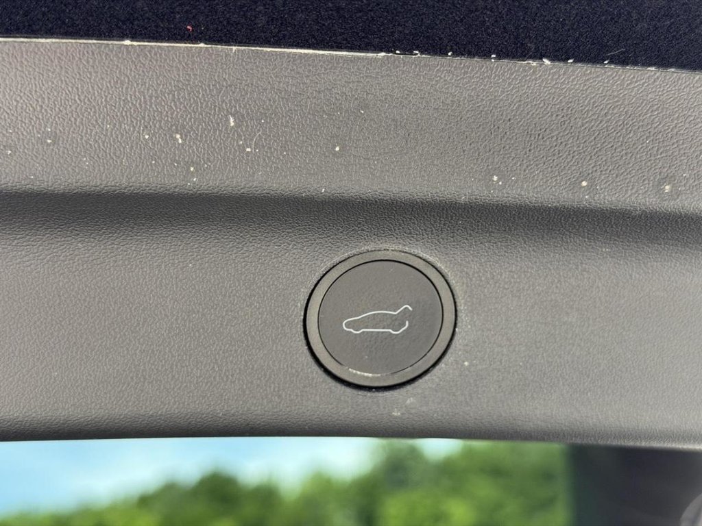 2024 Tesla Model Y Long Range AWD Cuir in Terrebonne, Quebec - 18 - w1024h768px