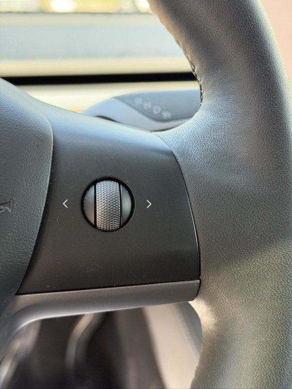 2024 Tesla Model Y Long Range AWD Cuir in Terrebonne, Quebec - 10 - w1024h768px