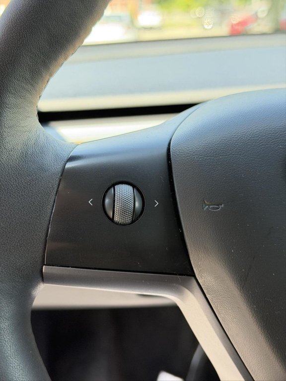 2024 Tesla Model Y Long Range AWD Cuir in Terrebonne, Quebec - 9 - w1024h768px