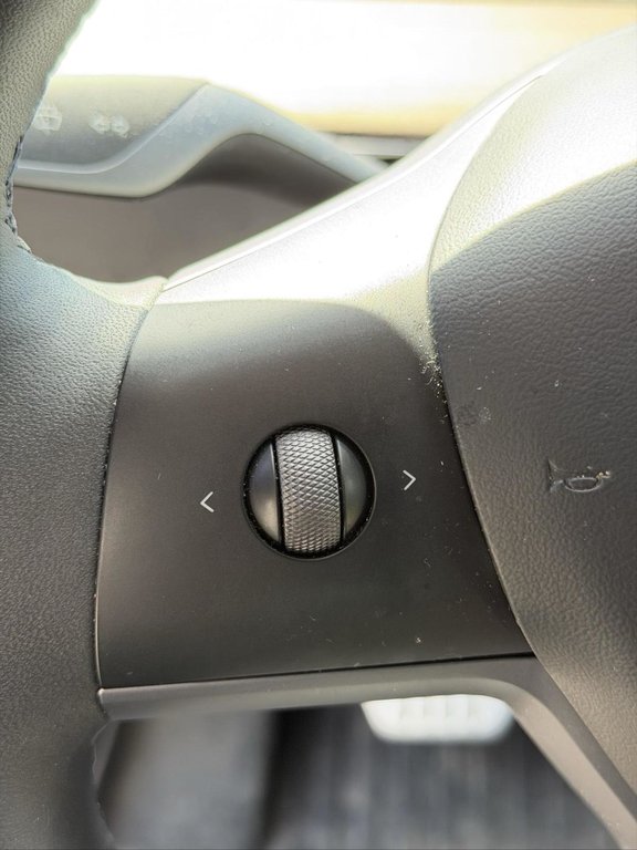 2024 Tesla Model Y Performance AWD Cuir in Terrebonne, Quebec - 10 - w1024h768px