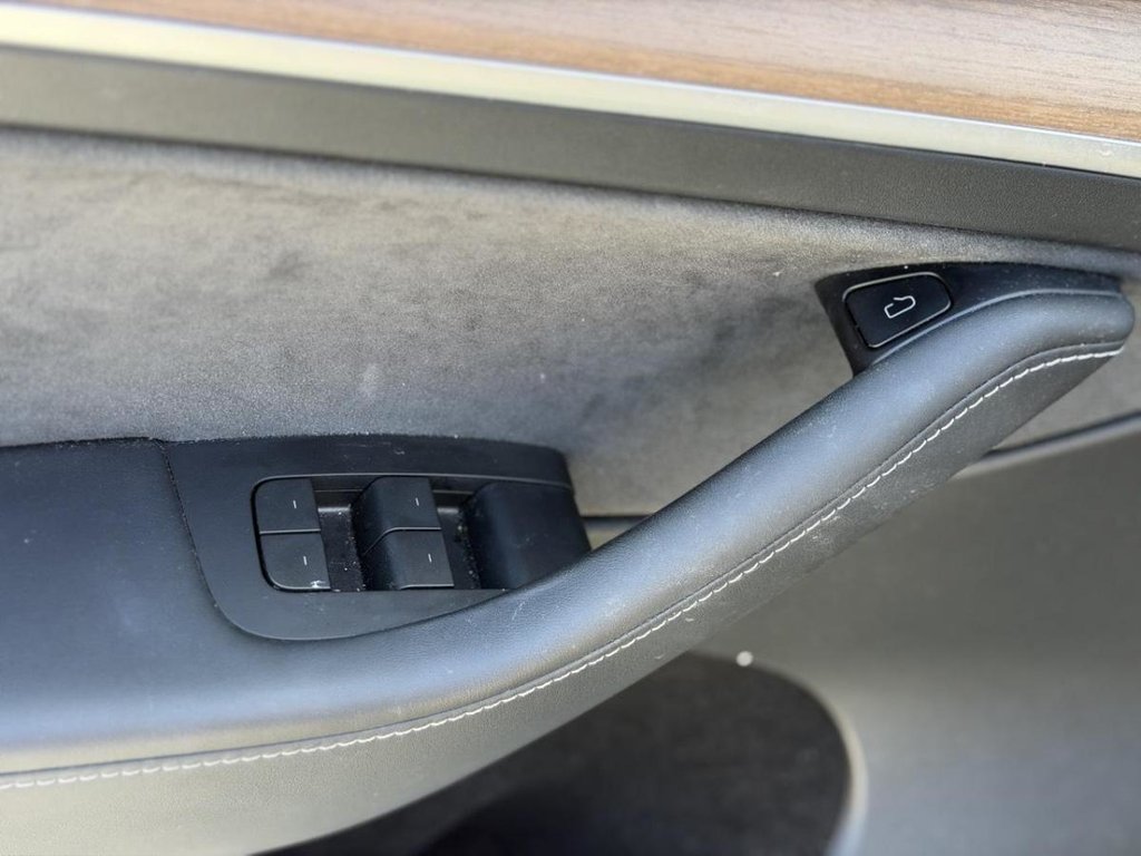 2024 Tesla Model Y Performance AWD Cuir in Terrebonne, Quebec - 7 - w1024h768px