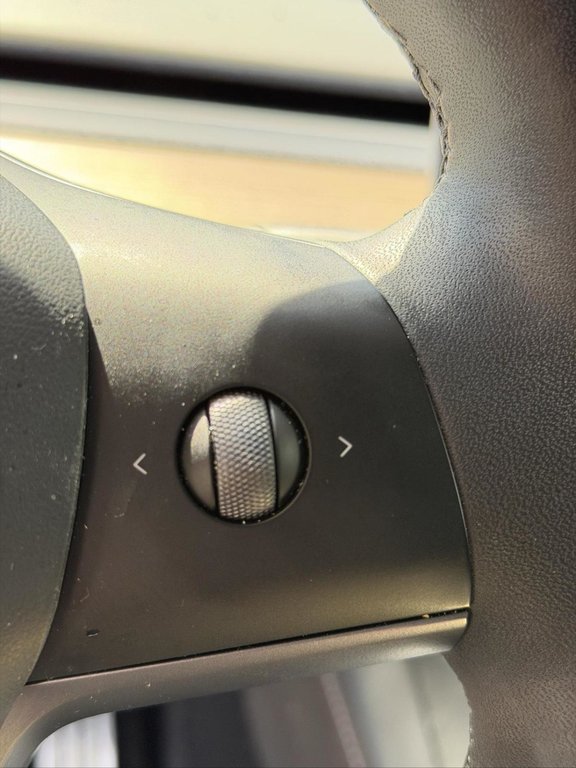 2024 Tesla Model Y Performance AWD Cuir in Terrebonne, Quebec - 11 - w1024h768px