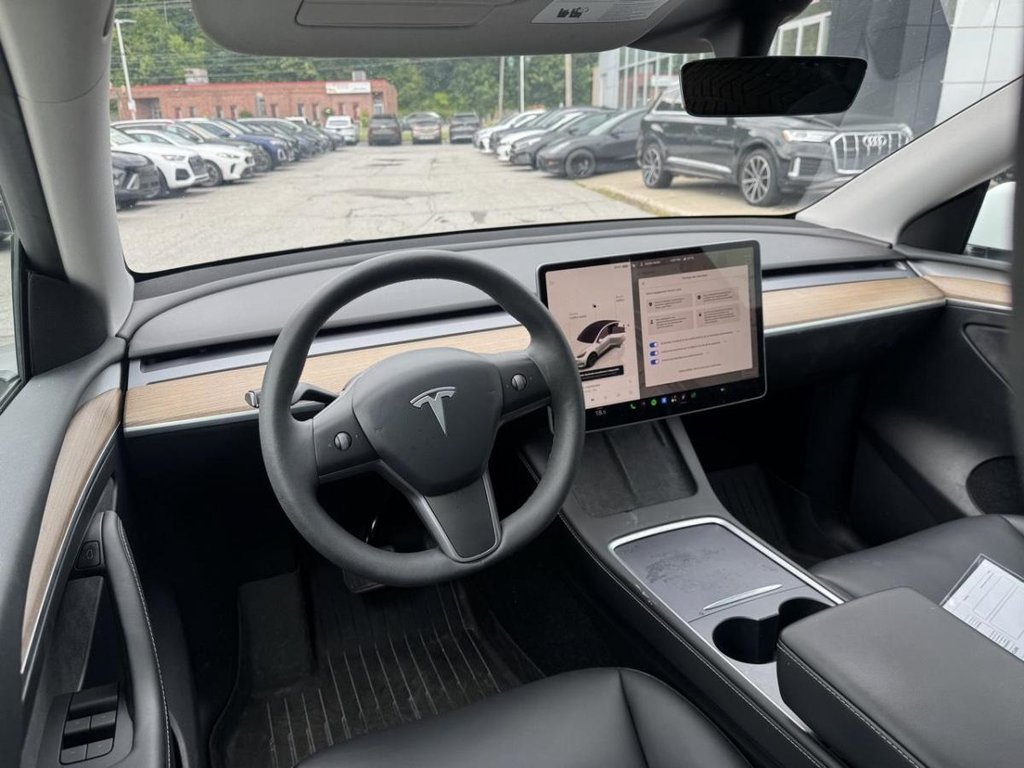 2024 Tesla Model Y Cuir Toit Vitré Bas Kilométrage in Terrebonne, Quebec - 9 - w1024h768px