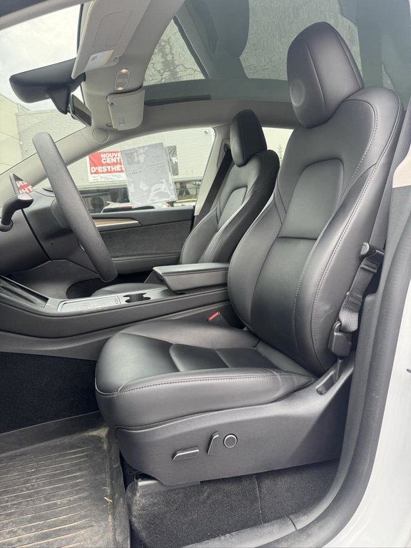 2024 Tesla Model Y Cuir Toit Vitré Bas Kilométrage in Terrebonne, Quebec - 8 - w1024h768px