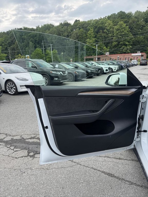 2024 Tesla Model Y Cuir Toit Vitré Bas Kilométrage in Terrebonne, Quebec - 7 - w1024h768px