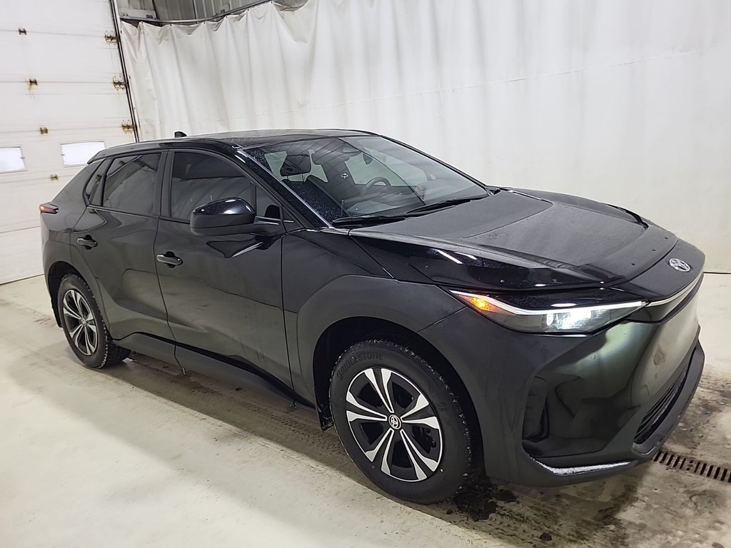 2023 Toyota bZ4X XLE AWD Toit Ouvrant in Terrebonne, Quebec - 1 - w1024h768px