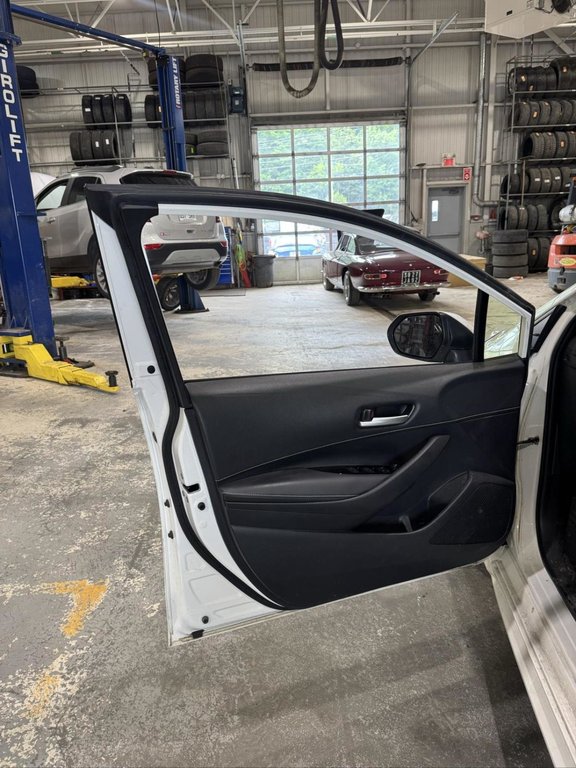 2022 Toyota Corolla Hatchback SE in Terrebonne, Quebec - 7 - w1024h768px