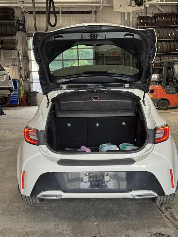 2022 Toyota Corolla Hatchback SE in Terrebonne, Quebec - 14 - w1024h768px