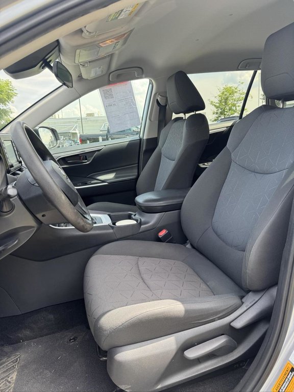 2020 Toyota RAV4 LE AWD Bas Kilométrage in Terrebonne, Quebec - 8 - w1024h768px