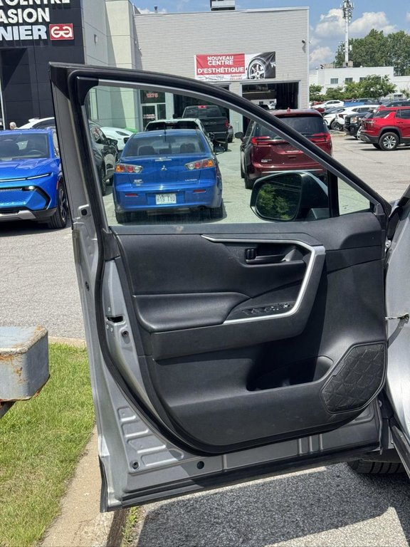 2020 Toyota RAV4 LE AWD Bas Kilométrage in Terrebonne, Quebec - 7 - w1024h768px