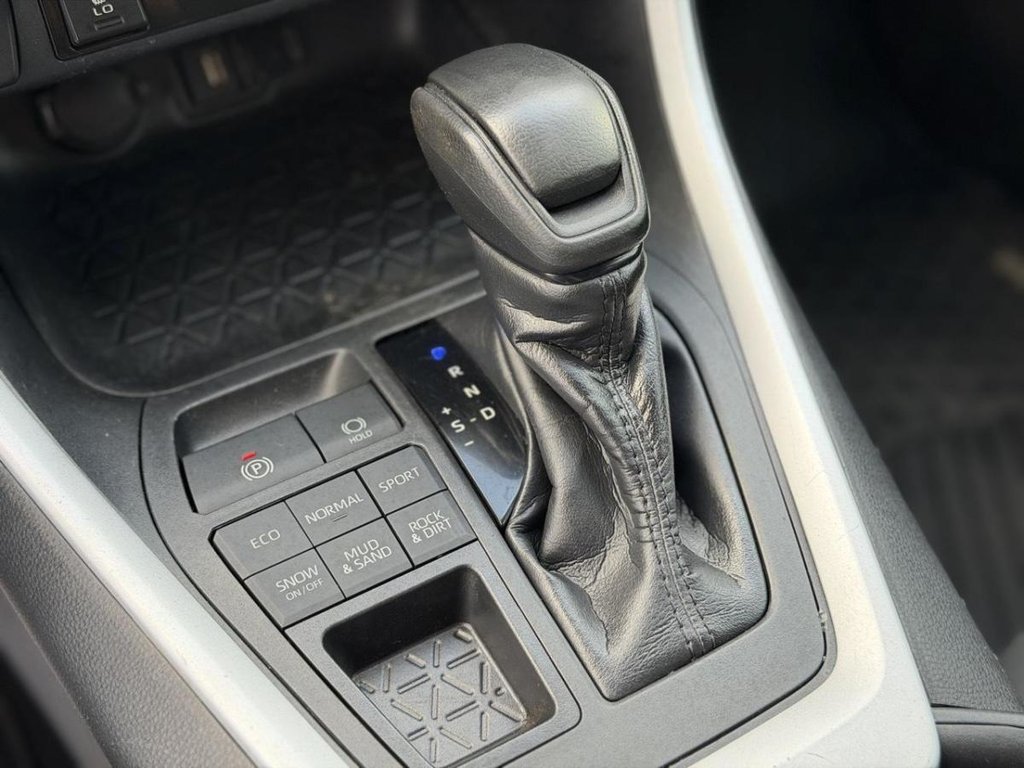 Toyota RAV4 LE AWD 2020 à Terrebonne, Québec - 16 - w1024h768px