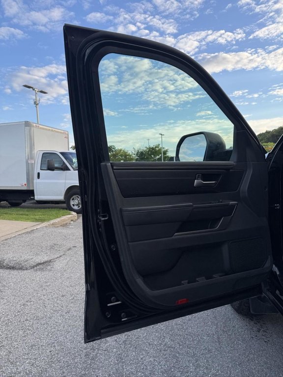 2025 Toyota Tundra SR5 Crew Cab in Terrebonne, Quebec - 7 - w1024h768px