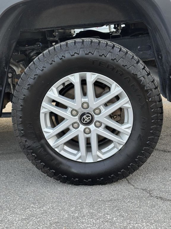 2025 Toyota Tundra SR5 Crew Cab in Terrebonne, Quebec - 16 - w1024h768px