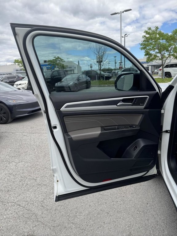 2022 Volkswagen Atlas Cross Sport Highline Cuir Toit Panoramique Mag Noir in Terrebonne, Quebec - 7 - w1024h768px