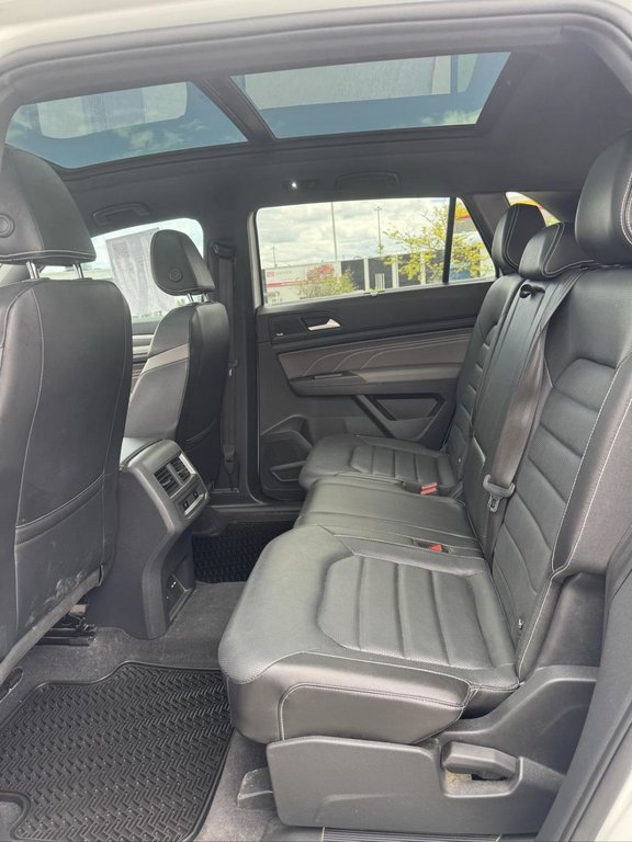 2022 Volkswagen Atlas Cross Sport Highline Cuir Toit Panoramique Mag Noir in Terrebonne, Quebec - 9 - w1024h768px