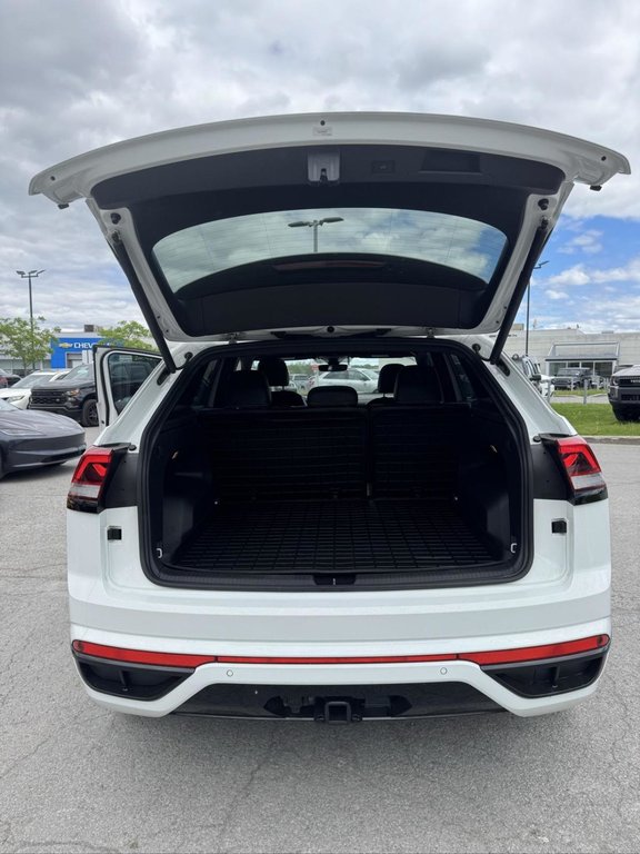 2022 Volkswagen Atlas Cross Sport Highline Cuir Toit Panoramique Mag Noir in Terrebonne, Quebec - 16 - w1024h768px