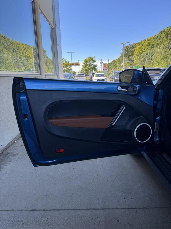 Volkswagen Beetle Convertible Dune Fender Bas Kilométrage 2017 à Terrebonne, Québec - 7 - w1024h768px