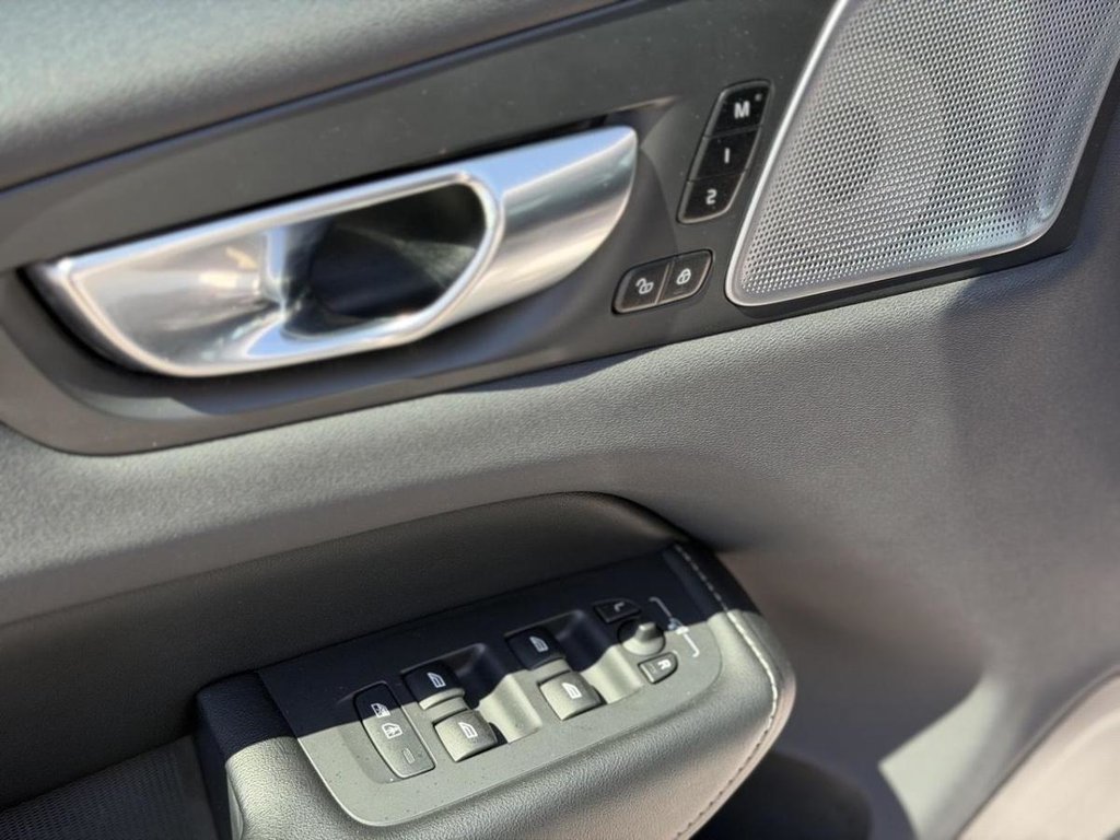 Volvo XC60 Inscription B6 Cuir Toit Panoramique 2022 à Terrebonne, Québec - 7 - w1024h768px