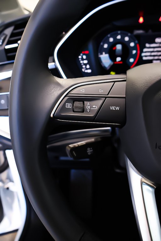 2025 Audi Q3 KOMFORT + AWD + TOIT OUVRANT PANO in Terrebonne, Quebec - 17 - w1024h768px