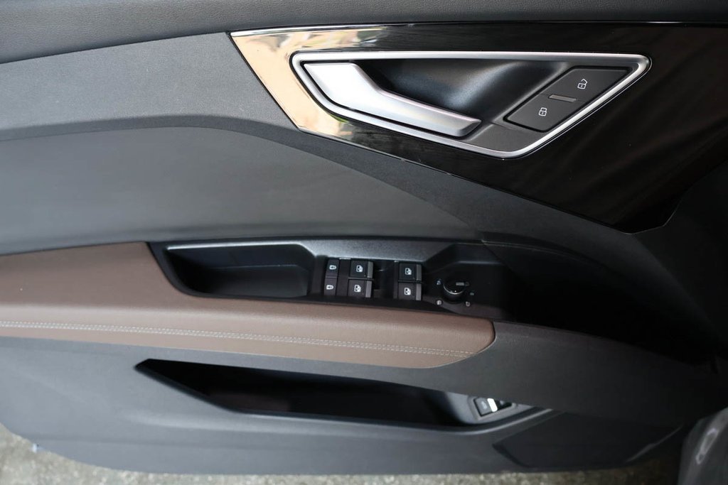 2025 Audi Q4 E-TRON 55 QUATTRO + ELECTRIQUE + TOIT OUVRANT PANO in Terrebonne, Quebec - 25 - w1024h768px