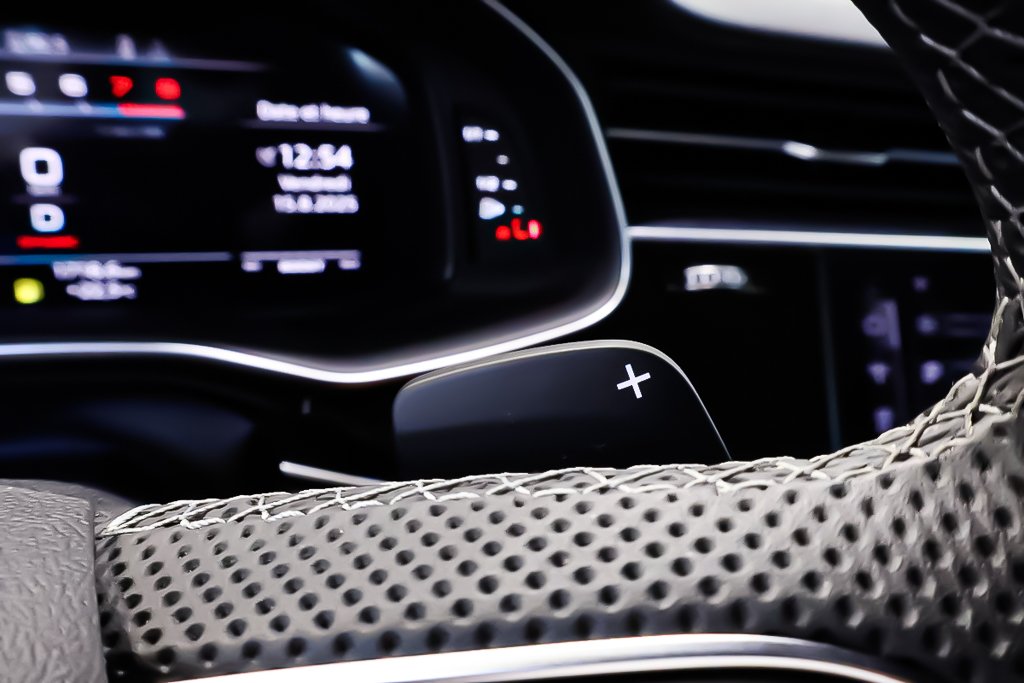 2024 Audi SQ8 AWD + TOIT OUVRANT PANO + CUIR in Terrebonne, Quebec - 15 - w1024h768px
