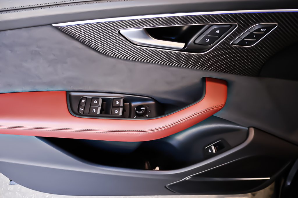 2024 Audi SQ8 AWD + TOIT OUVRANT PANO + CUIR in Terrebonne, Quebec - 22 - w1024h768px
