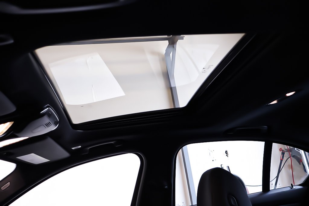 2023 BMW 3 Series 330e xDRIVE + PHEV + ENSEMBLE PREMIUM ESSENTIAL in Terrebonne, Quebec - 8 - w1024h768px