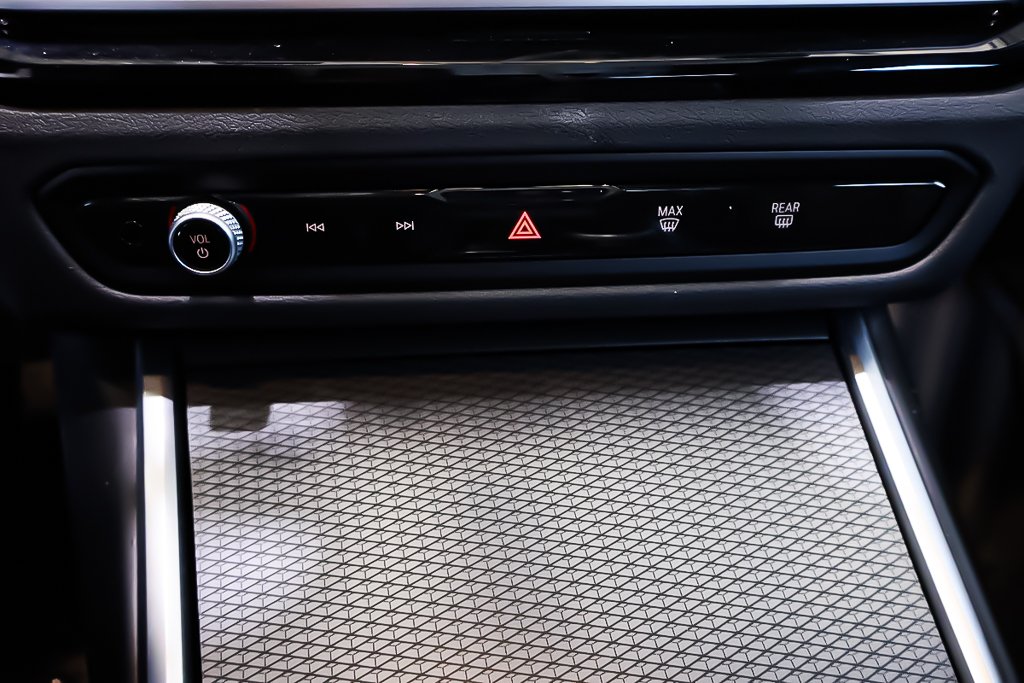 2023 BMW 3 Series 330e xDRIVE + PHEV + ENSEMBLE PREMIUM ESSENTIAL in Terrebonne, Quebec - 19 - w1024h768px