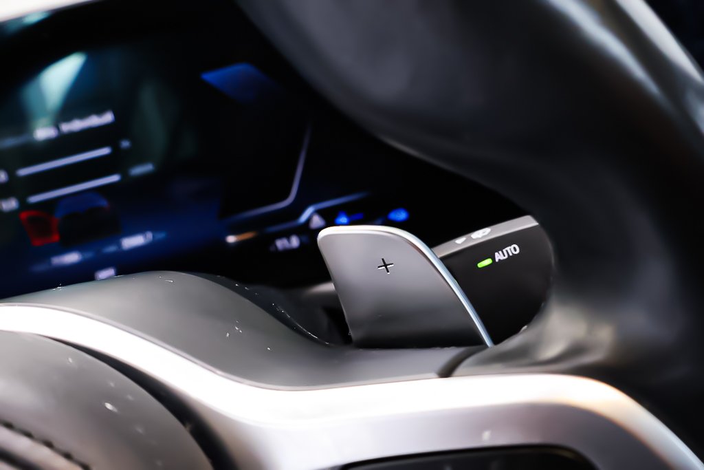 2023 BMW 3 Series 330e xDRIVE + PHEV + ENSEMBLE PREMIUM ESSENTIAL in Terrebonne, Quebec - 14 - w1024h768px