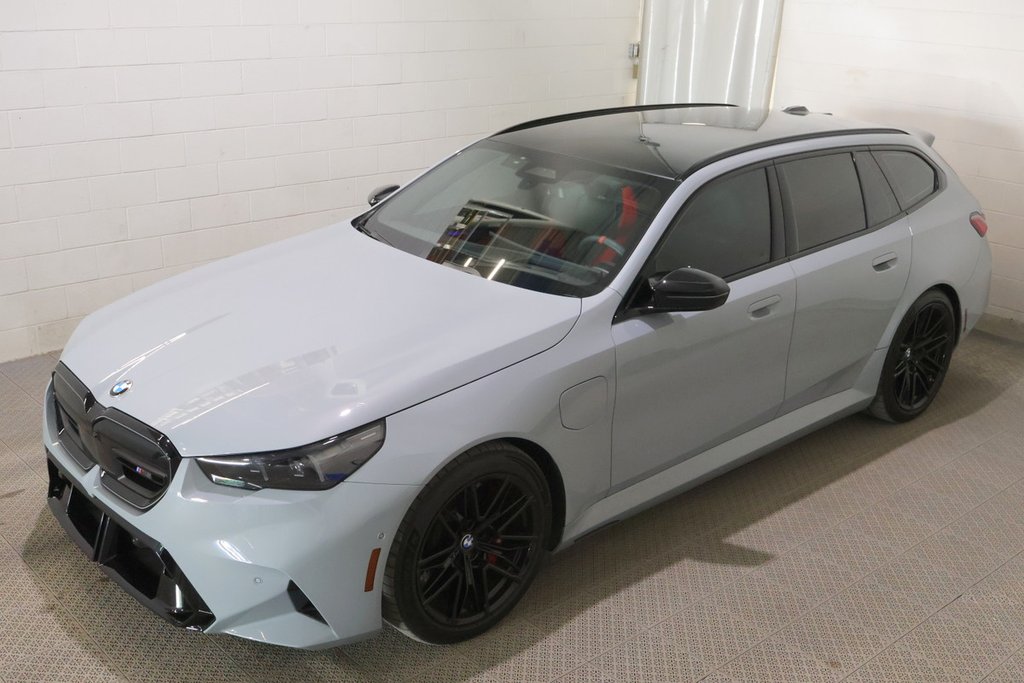 2025 BMW M5 TOURING + PHEV + TOIT DE VERRE in Terrebonne, Quebec - 3 - w1024h768px