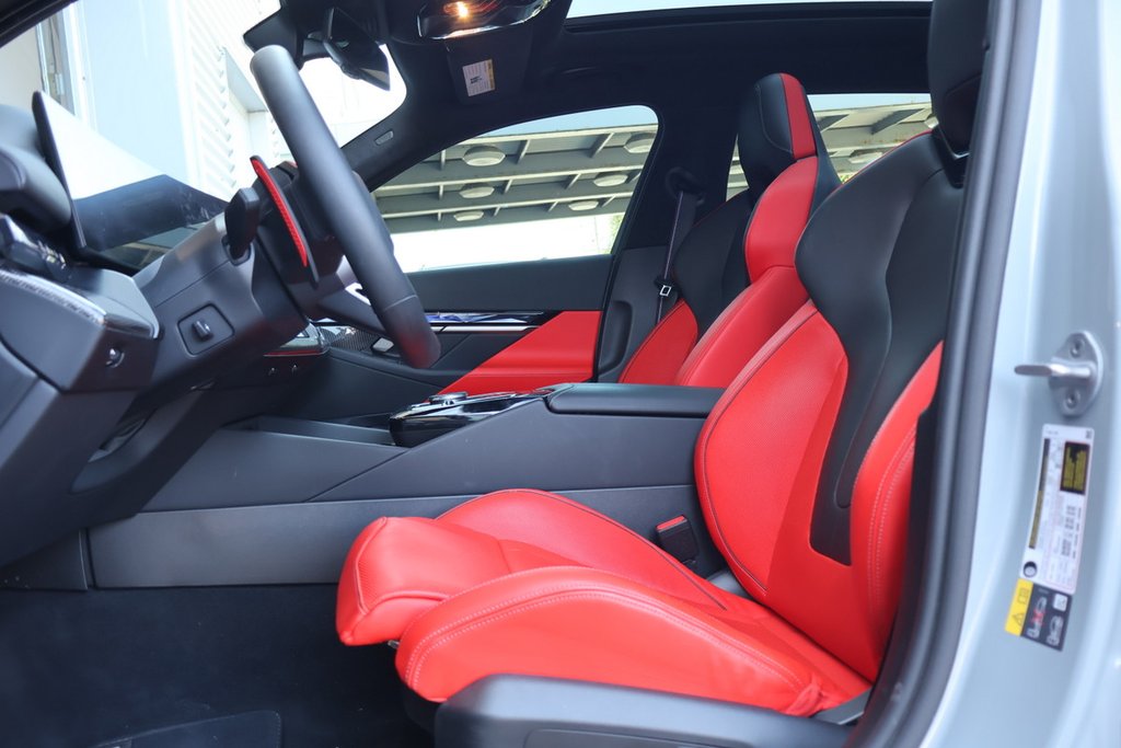 2025 BMW M5 TOURING + PHEV + TOIT DE VERRE in Terrebonne, Quebec - 9 - w1024h768px