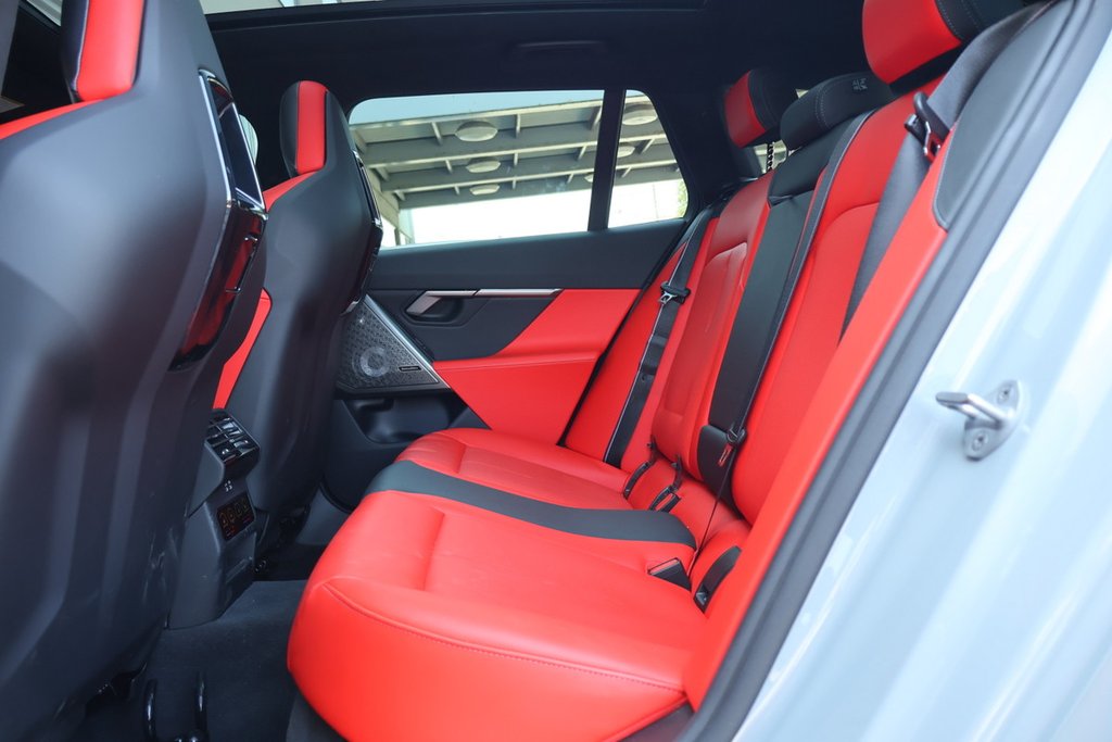 2025 BMW M5 TOURING + PHEV + TOIT DE VERRE in Terrebonne, Quebec - 10 - w1024h768px