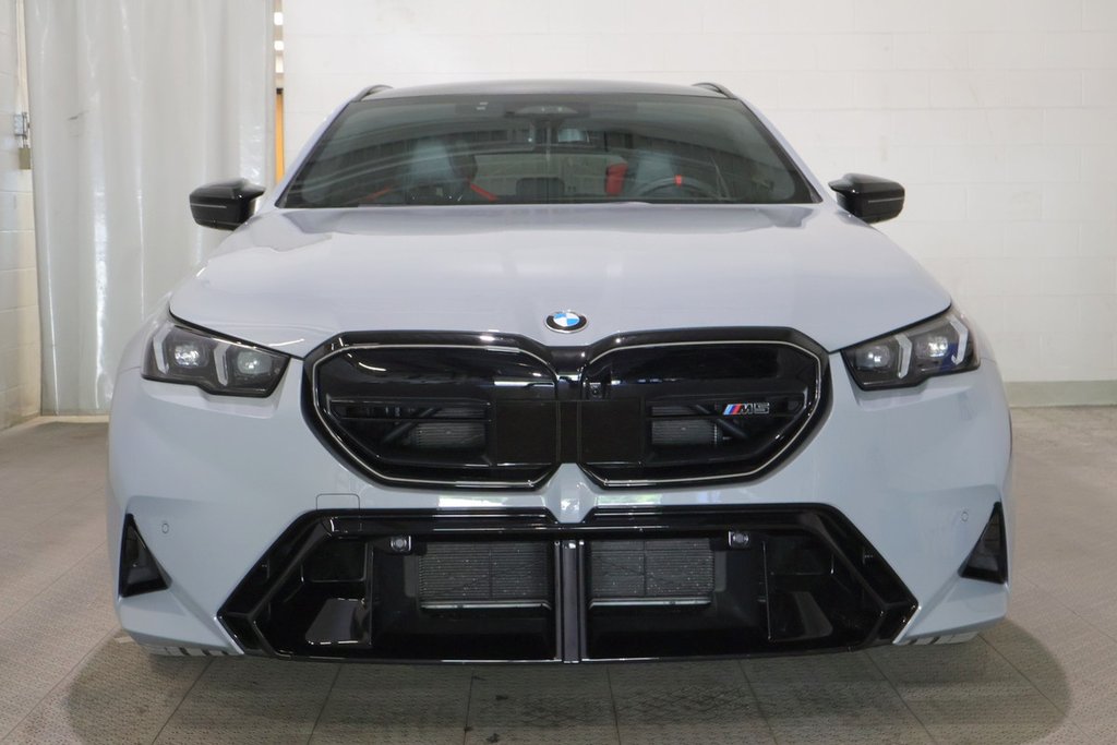 2025 BMW M5 TOURING + PHEV + TOIT DE VERRE in Terrebonne, Quebec - 2 - w1024h768px