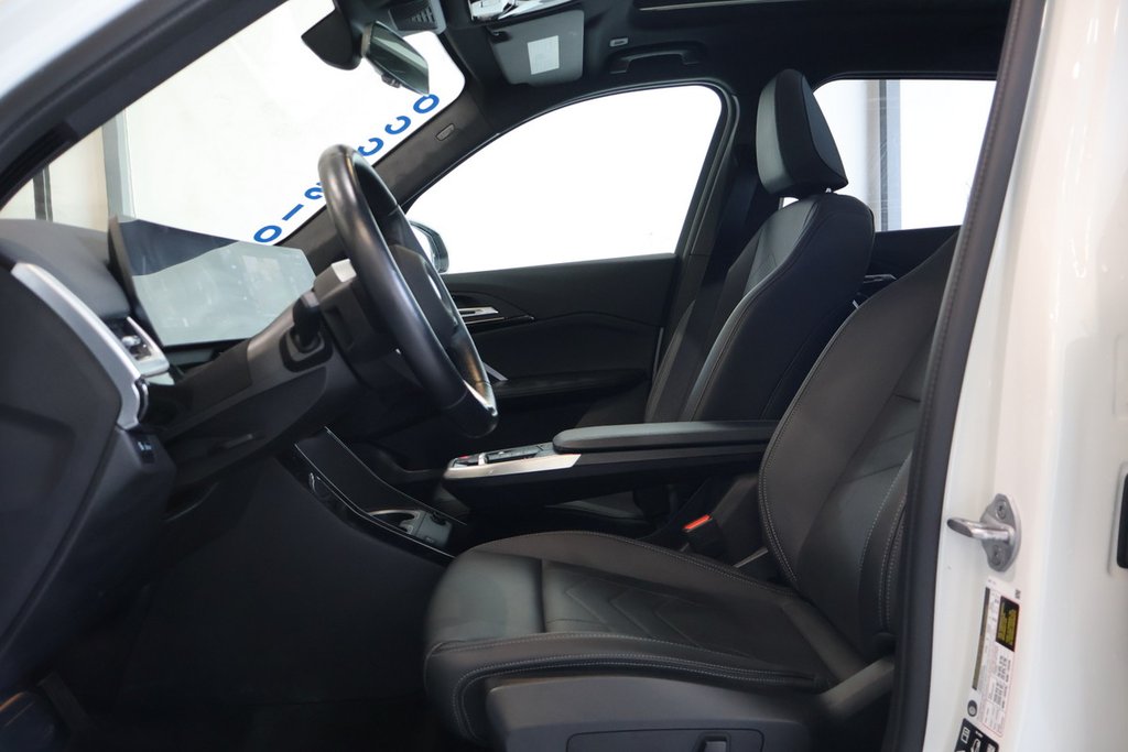 BMW X1 xDRIVE 28i + AWD + TOIT OUVRANT PANO 2025 à Terrebonne, Québec - 10 - w1024h768px