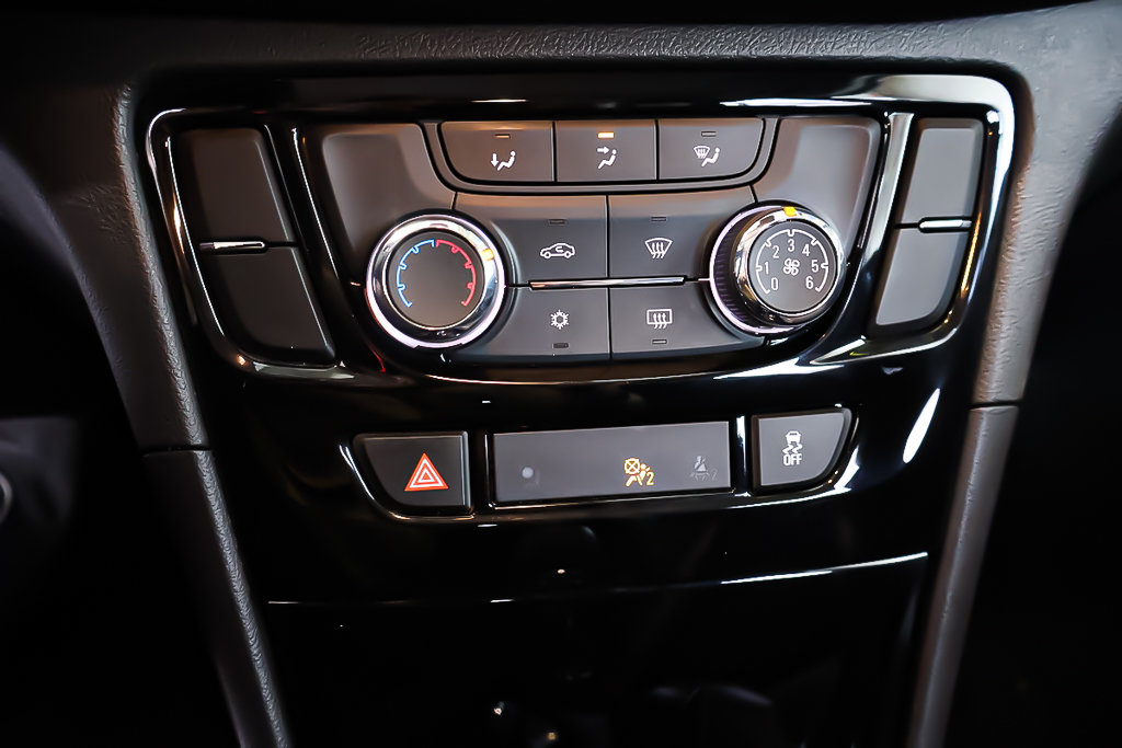 2018 Buick Encore SPORT TOURING + AWD +  CARPLAY in Terrebonne, Quebec - 17 - w1024h768px