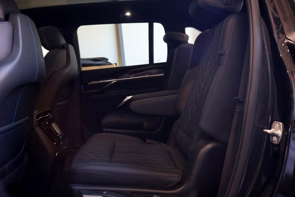 Cadillac Escalade IQ SPORT 1 + AWD + 100% ELECTRIQUE + TOIT DE VERRE 2025 à Terrebonne, Québec - 35 - w1024h768px