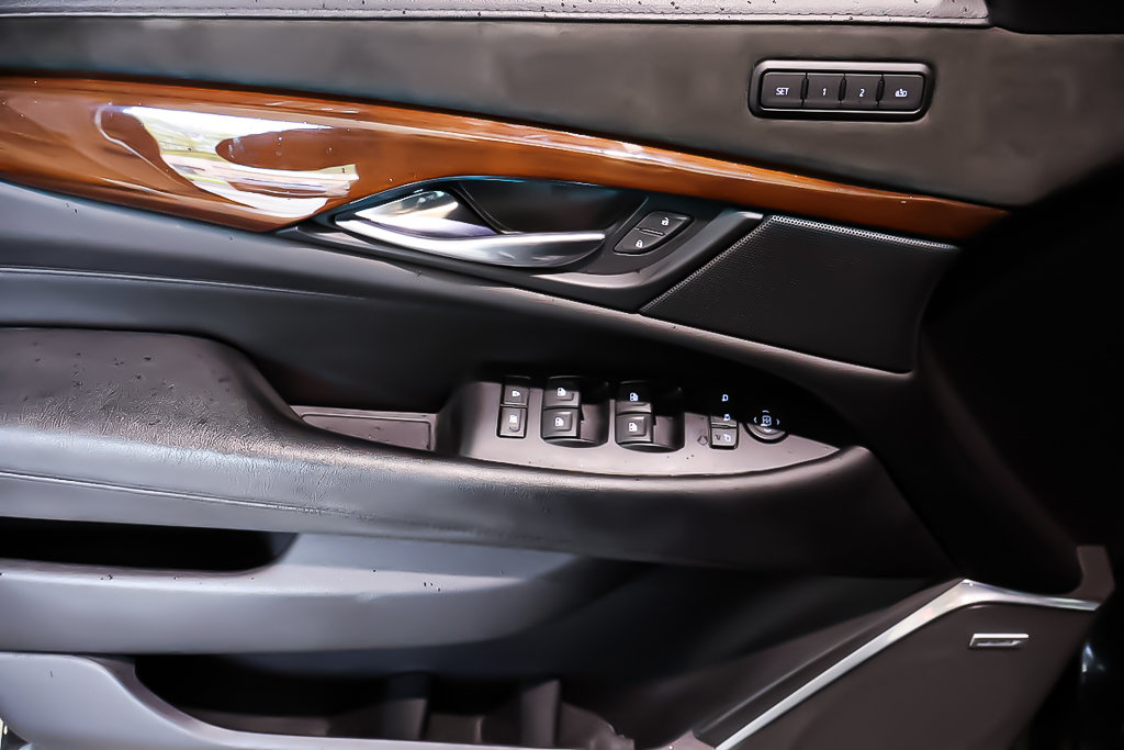 Cadillac Escalade PREMIUM LUXURY + AWD + TOIT OUVRANT + CUIR 2019 à Terrebonne, Québec - 30 - w1024h768px