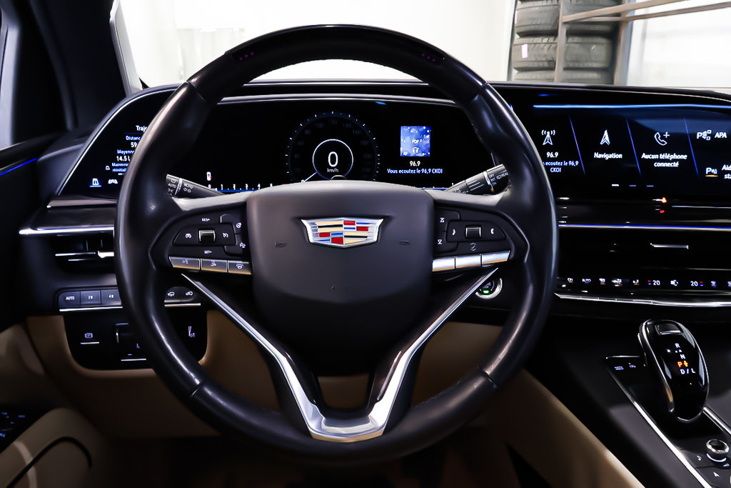 2022 Cadillac Escalade PREMIUM LUXURY + 4RM + TOIT OUVRANT PANO in Terrebonne, Quebec - 17 - w1024h768px