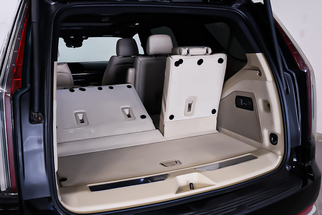 2022 Cadillac Escalade PREMIUM LUXURY + 4RM + TOIT OUVRANT PANO in Terrebonne, Quebec - 7 - w1024h768px