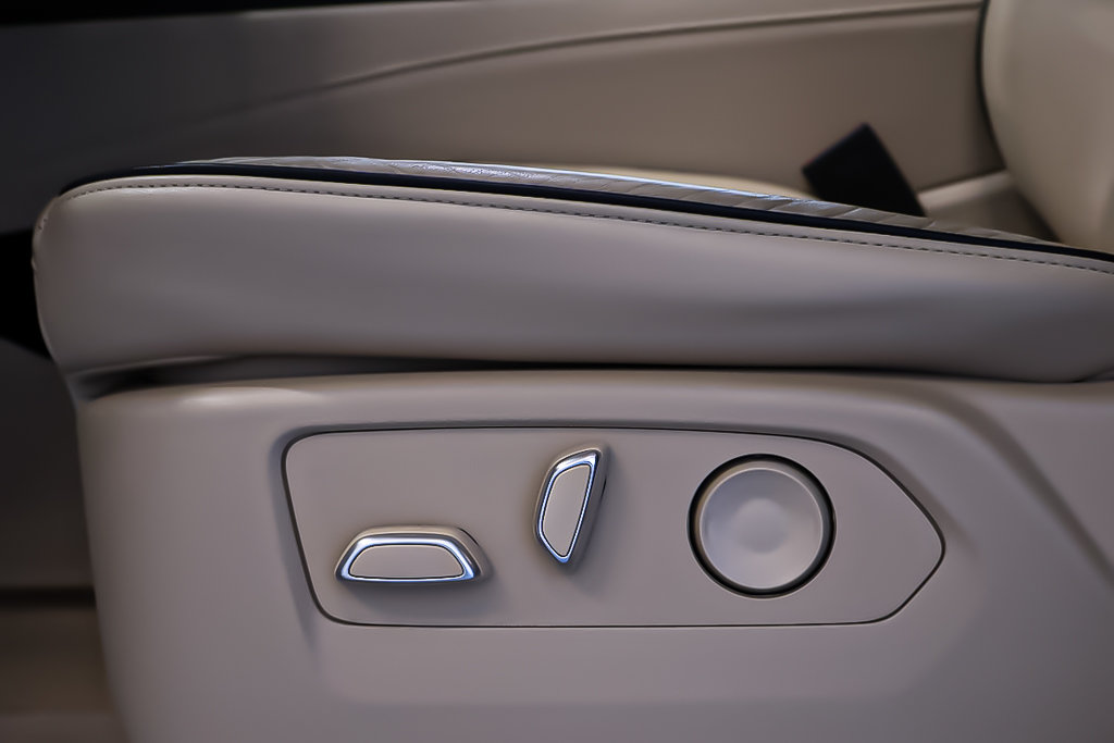 2022 Cadillac Escalade PREMIUM LUXURY + 4RM + TOIT OUVRANT PANO in Terrebonne, Quebec - 14 - w1024h768px