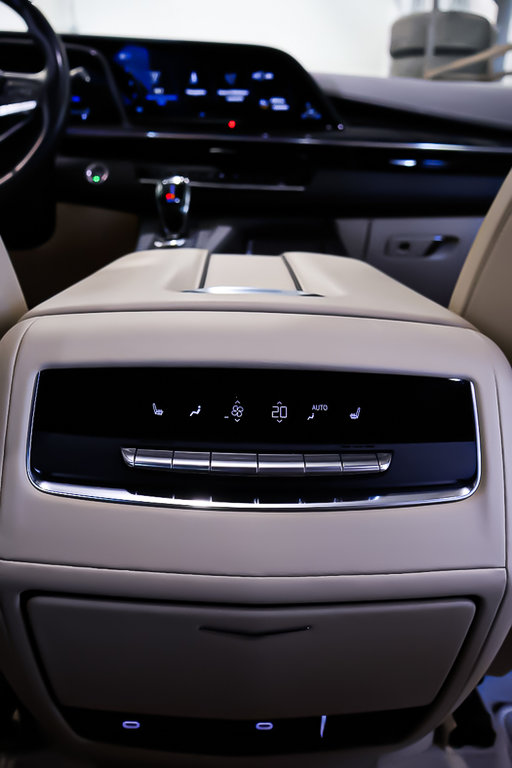 2022 Cadillac Escalade PREMIUM LUXURY + 4RM + TOIT OUVRANT PANO in Terrebonne, Quebec - 40 - w1024h768px