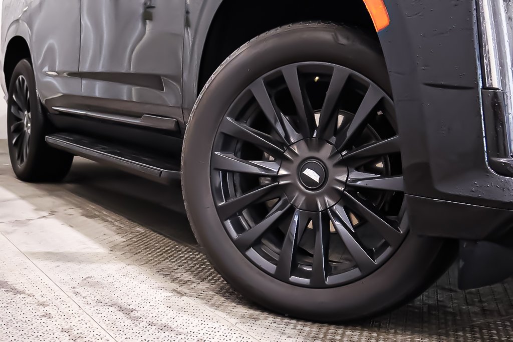 2023 Cadillac Escalade LUXURY 4RM + V8 6.2L in Terrebonne, Quebec - 11 - w1024h768px